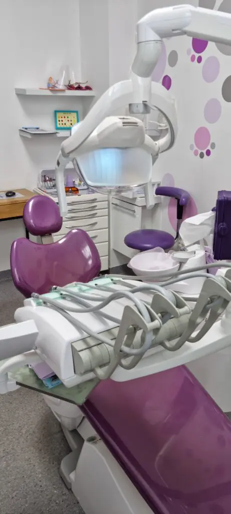 pokój fioletowy w gabinecie zębowej wróżki